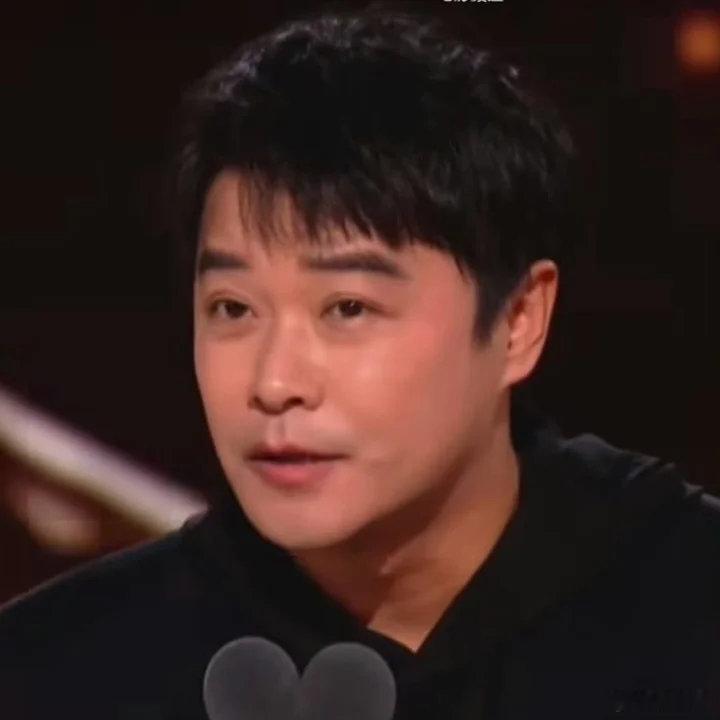 陈思诚真的连夜从泰国回来了陈思诚也太爱宝宝了！陈思诚连夜从泰国回来本来在泰国拍电