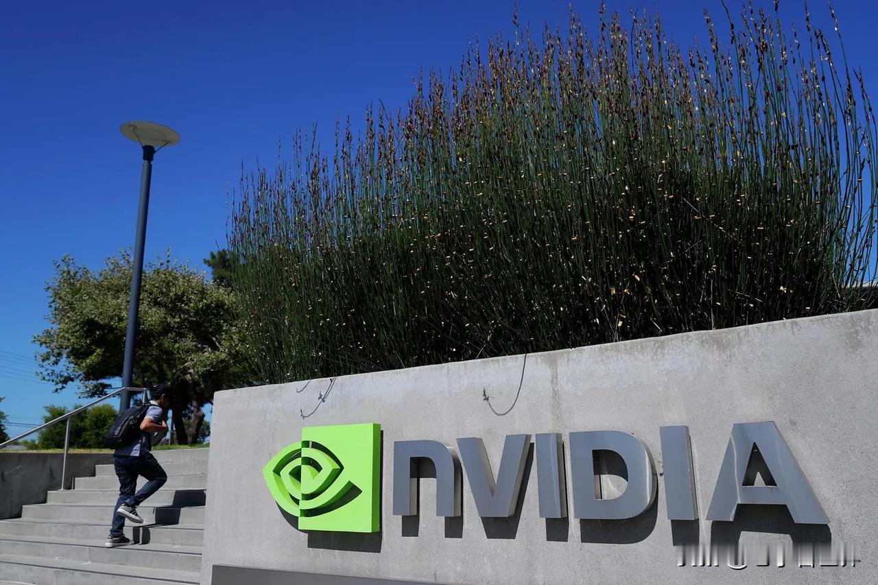 【英媒曝：英伟达将于2026年2月开始向中国供应AI芯片】
北京时间2025年1