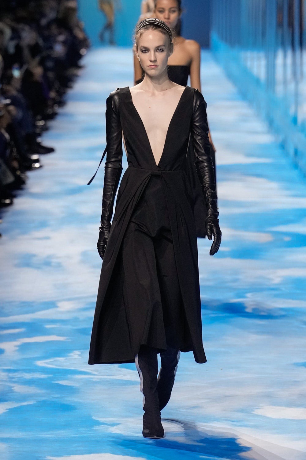 Dior ss25 秀场图迪奥 2025春夏女装成衣系列，此次系列聚焦女性力量，