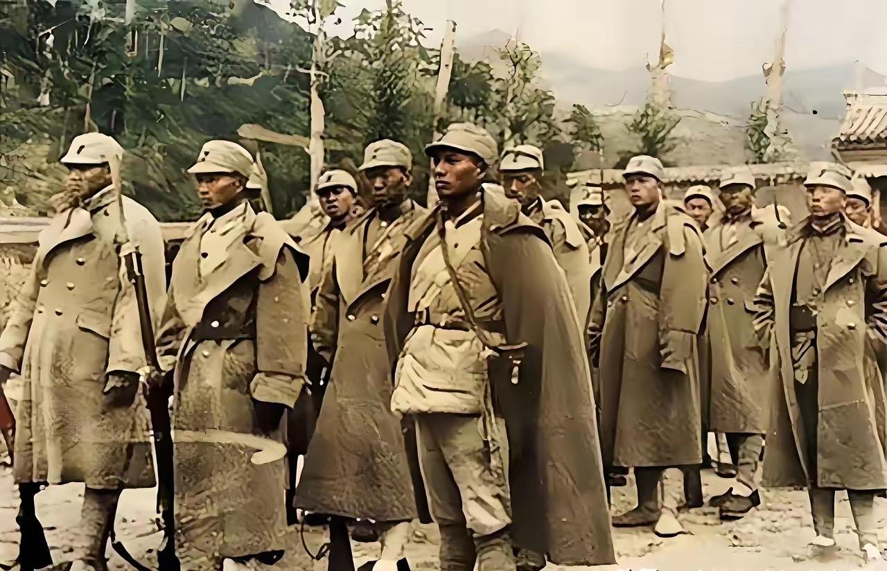 这是一张抗战时期八路军战士的真实照片，并非演员扮演的，演员演不出他们这种刚正、坚