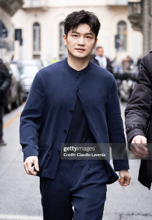 樊振东被夸一点也不胖啊 超级金满贯闪耀米兰，我们小少爷来炸街了！！！奥运冠军气场