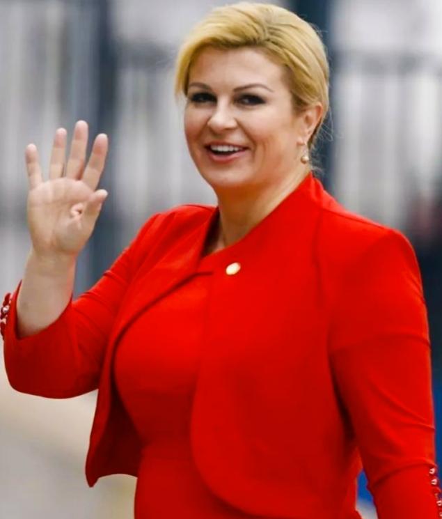 克罗地亚前总统科琳达颜值和气质是不是都非常出色啊？
科琳达应该属于不仅有漂亮的外