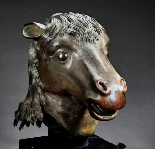 2019年，圆明园丢失的“马首”被赌王买回并捐回祖国，然而，令人没有想到的是，专