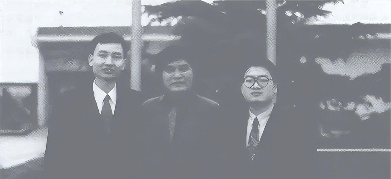 1996年冬天，一销售员带着“俞兆林”牌南极棉内衣，专门挑了生意冷清的云洲商场，