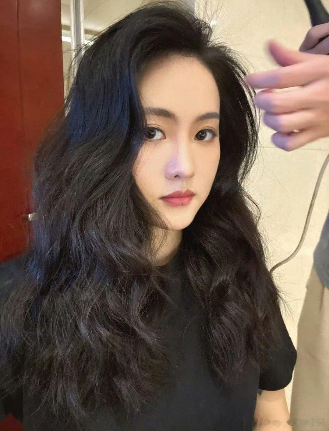 杨旭文 陈若琳12月2日，网络爆料称杨旭文与跳水冠军陈若琳已在南京秘密订婚，依据