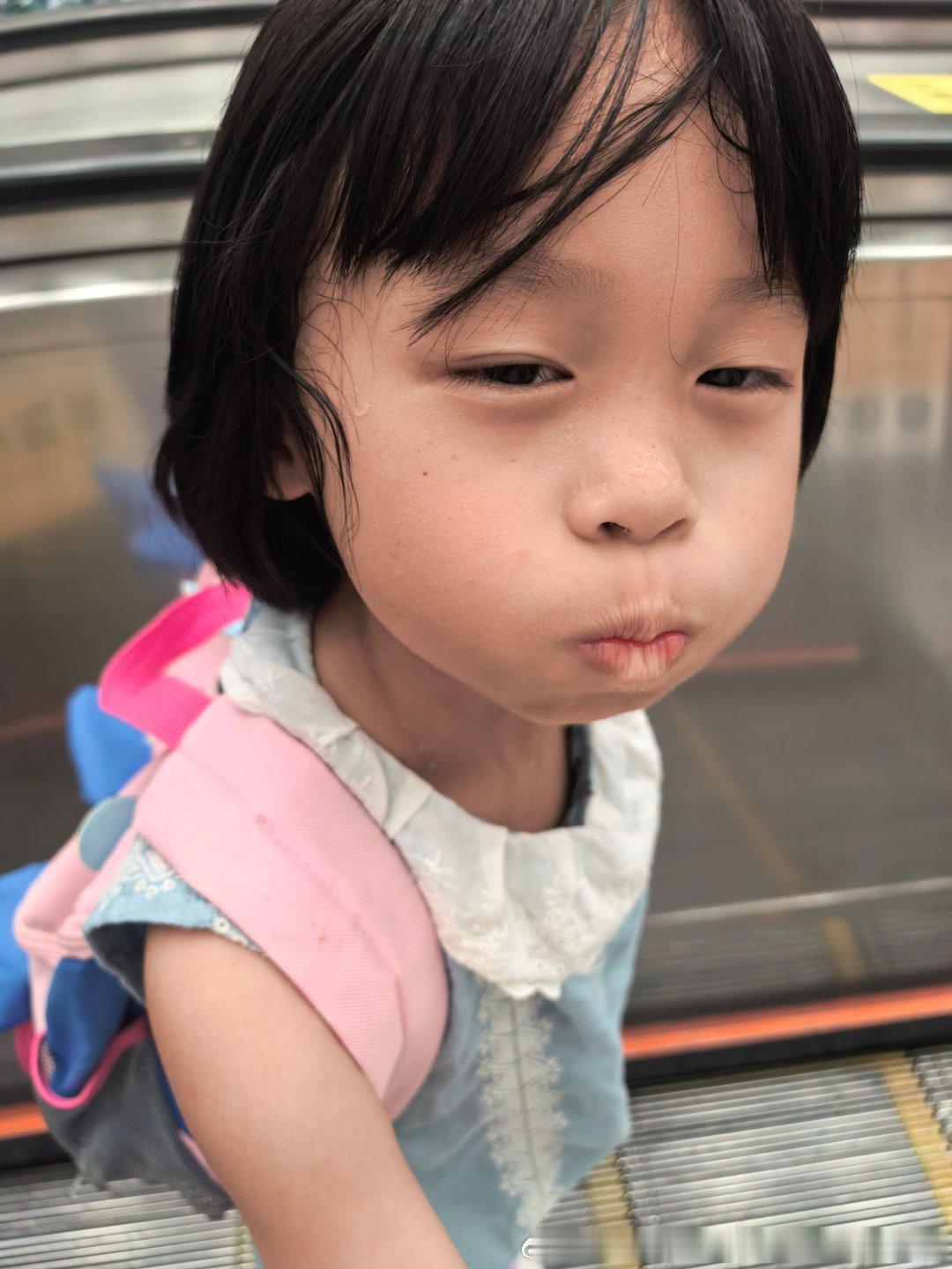 饭团：为什么喝个早餐还要坐地铁感受一下大城市吧妮娜一家聚会吧就现在饭团团成长记