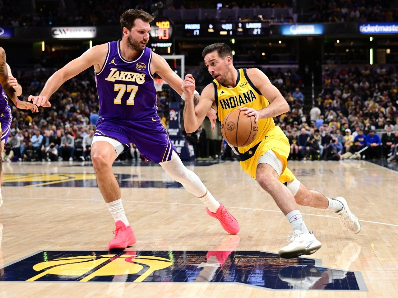 据TA名记James Edwards报道，步行者后卫麦康纳近期已与中国品牌安踏签