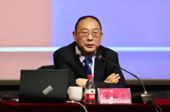 金灿荣曾判断，未来五年中国GDP可能超过美国，但这段追赶期未必好过。大国博弈最紧