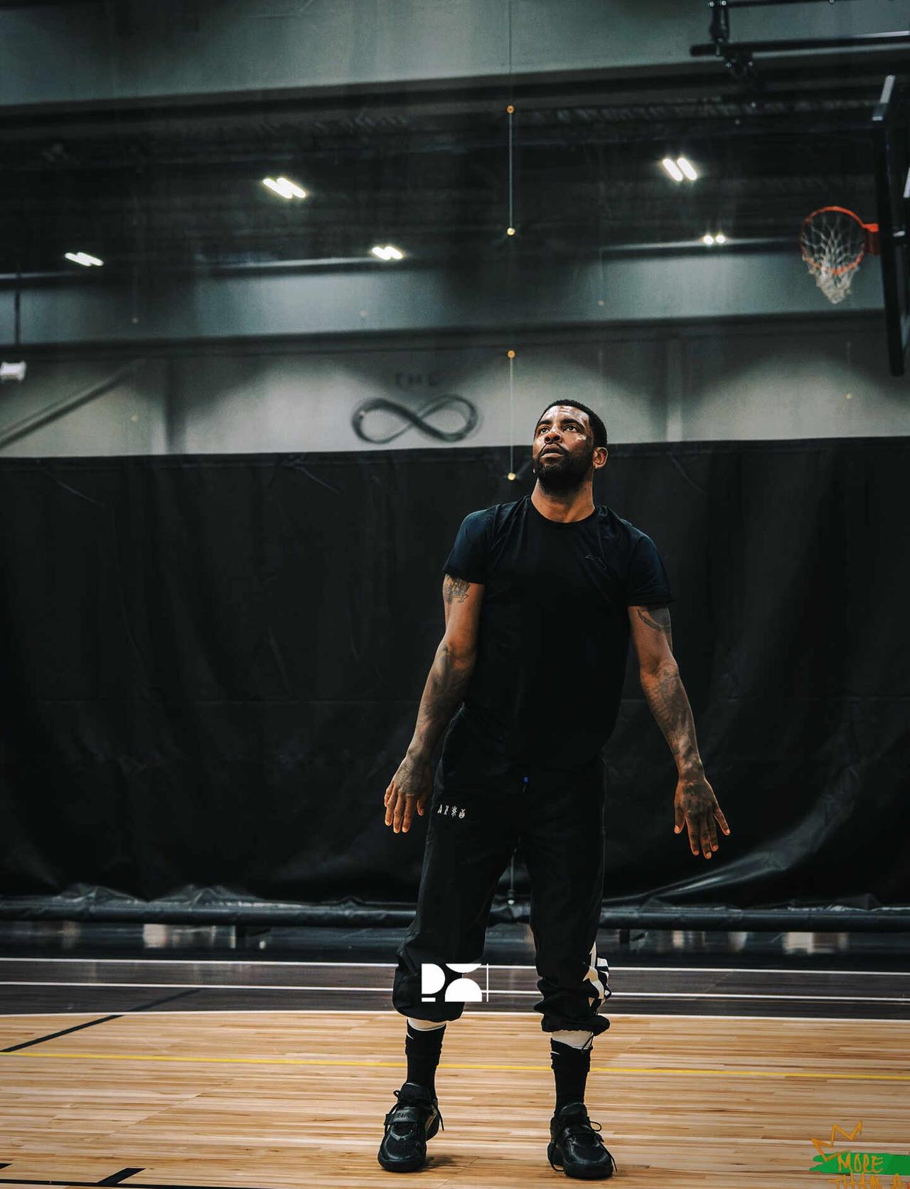 今日欧文 | 文子哥这几张有点魔鬼筋肉人🫣
欧文 NBA球星穿搭 藏不住了我是