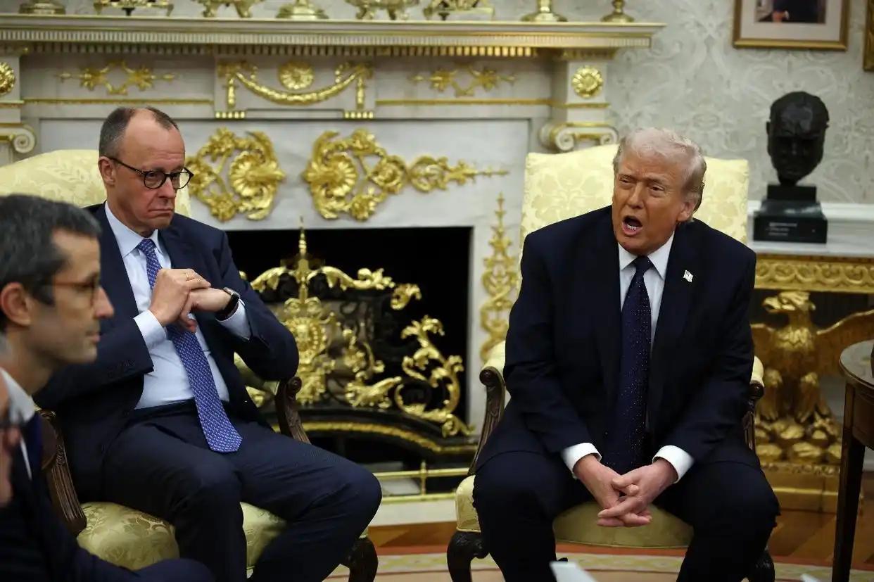 特朗普又翻脸了，4 月 29 号特朗普在个人社交平台发文，直言美国正在琢磨削减驻