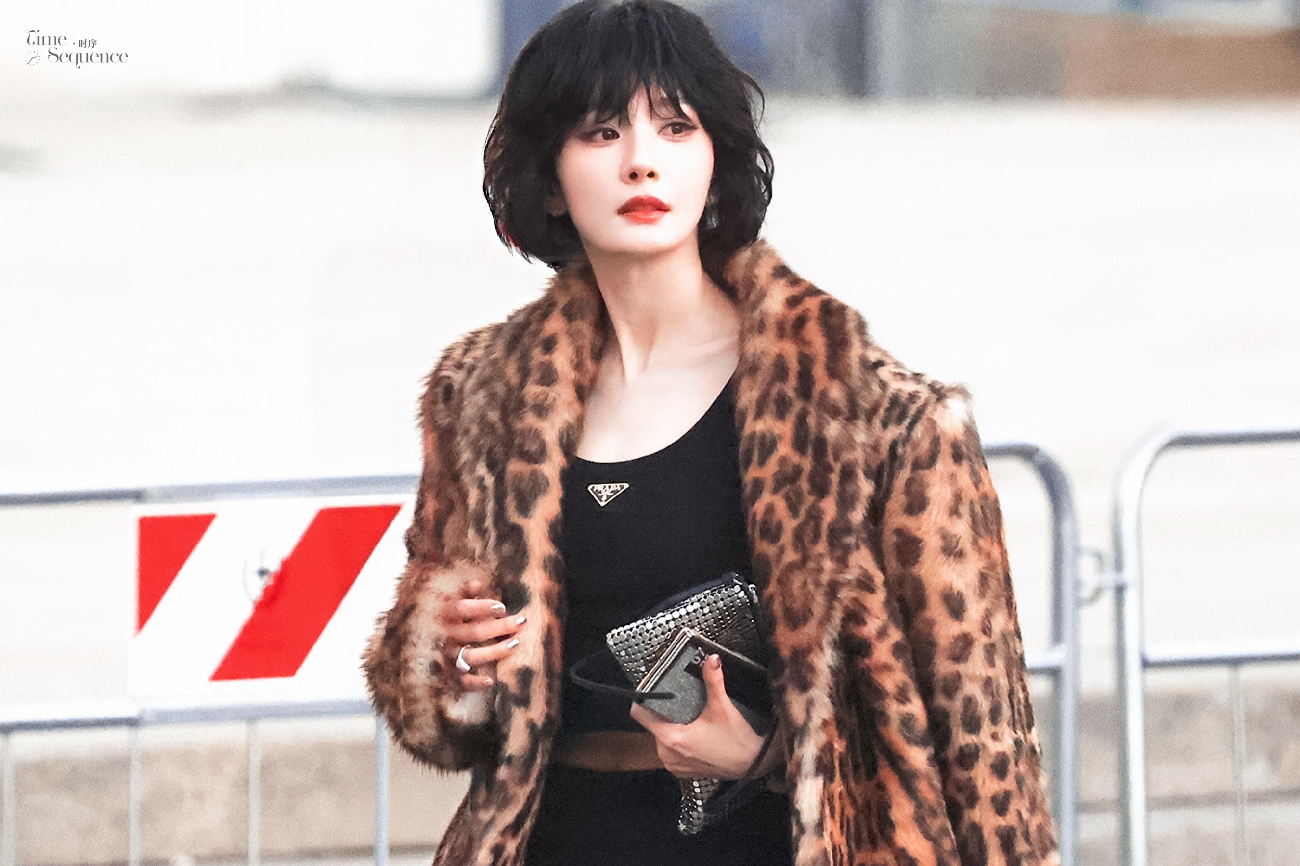 忧郁女神在米兰…VogueWorld米兰杨幂回复李现