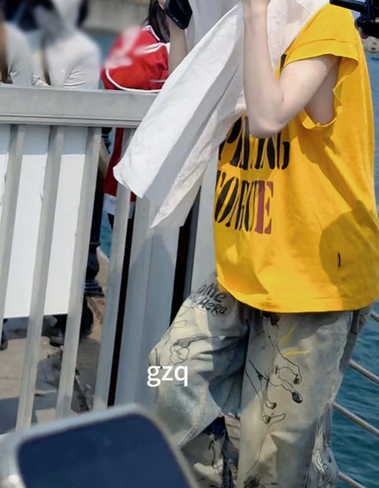 把手伸进去舒服舒服 