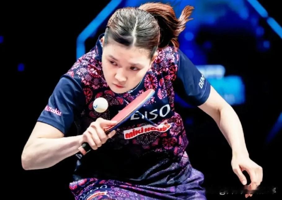 桥本帆乃香：
阿拉木图在发飙，
连闯关卡呈英豪。
今日来到决赛场，
予萱又能怎么