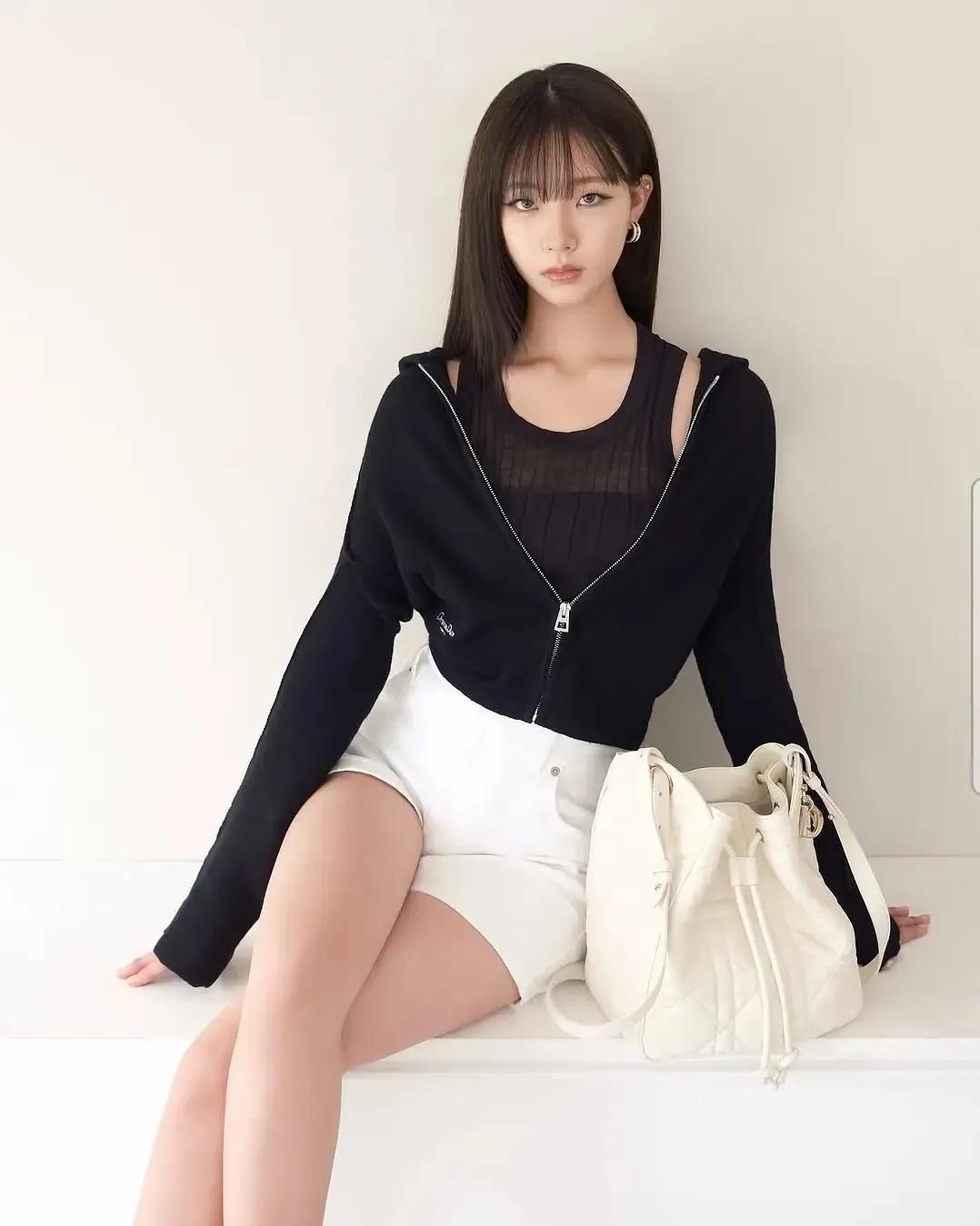 小S的三个女儿离不开精修，每次他们发的照片都有滤镜和美颜，从来不知道真实的她们长