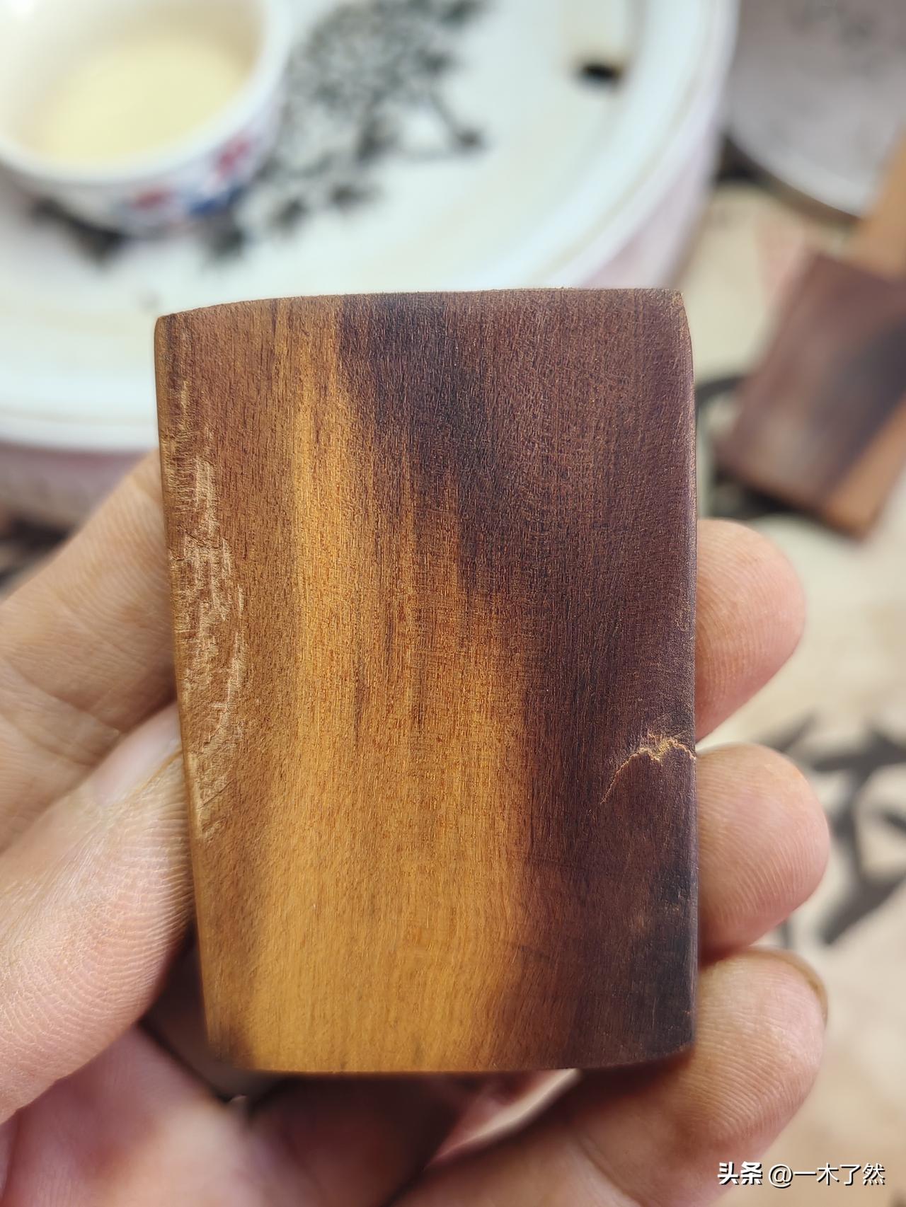 传说中的雷击木。但是有几个人能见到呢？这东西怎么辨别真伪？好多人都在卖这个。有谁