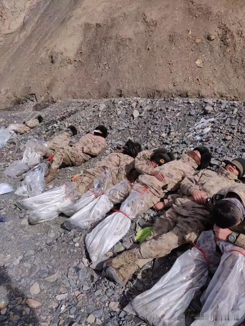 边境线上的“隐形长城”：他们的坚守，藏着最动人的家国
 
远看吓一跳，
近看泪湿