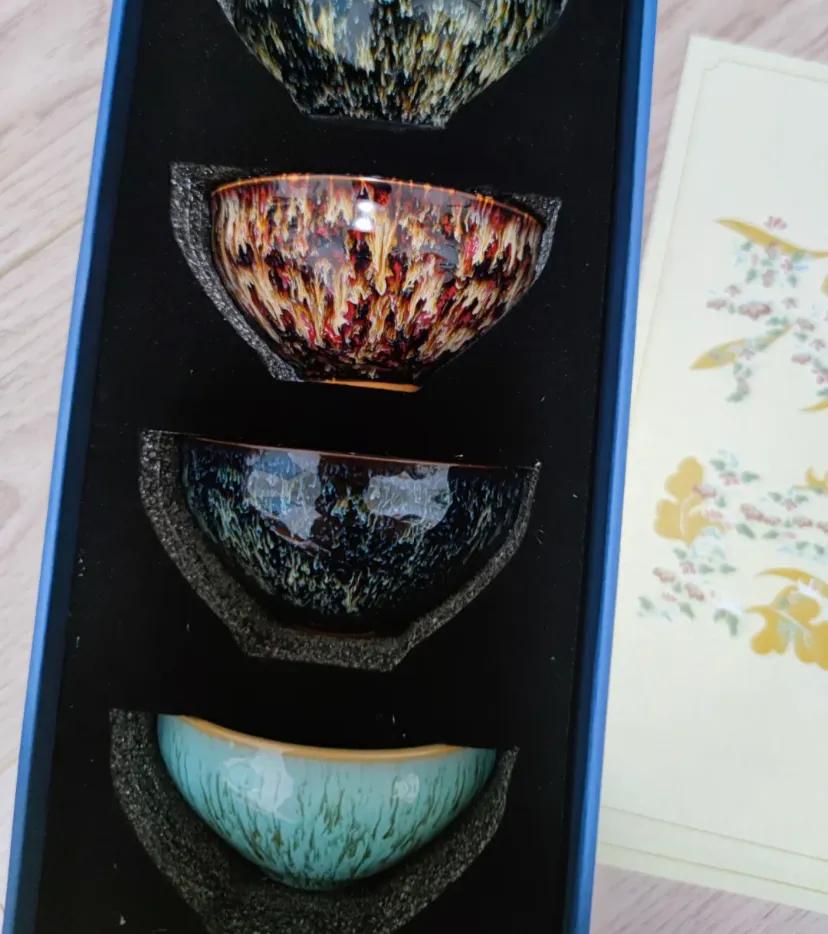 莫高窟文创令人窒息
我已经不记得在敦煌是否注意到过它敦煌的日子买买买的是自助机上