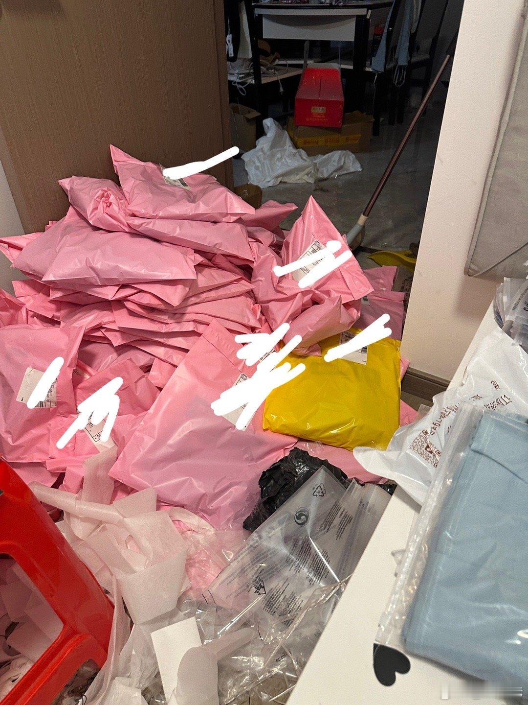 小姐姐忙到现在没有进食任何东西[比耶] ​​​