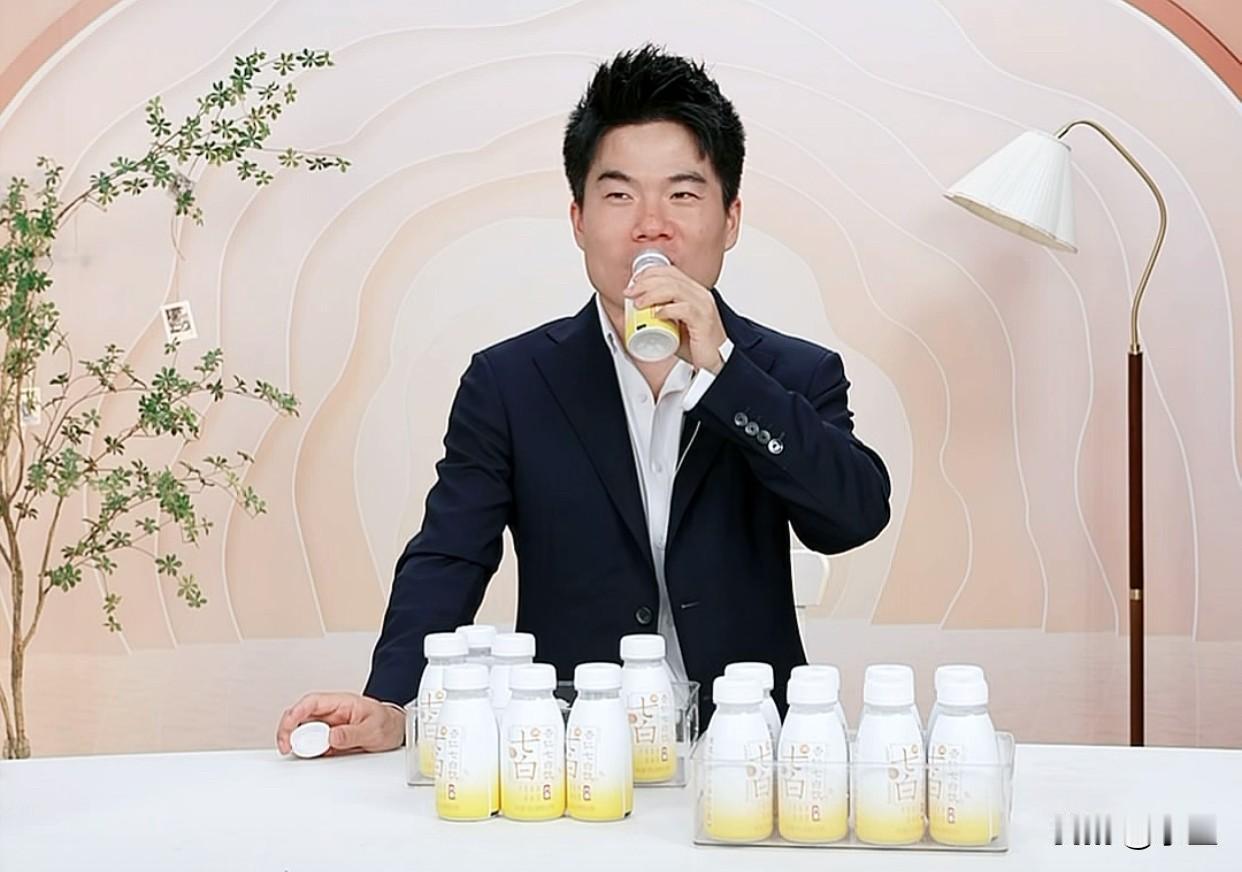 没想到董宇辉竟然是甄嬛传10级观众
不仅知道安陵容叫安小鸟
还知道她是被苦杏仁毒