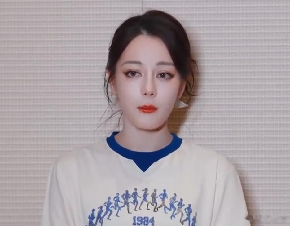 #迪丽热巴蓝领白T##迪丽热巴最新VCR#  迪丽热巴蓝领白T好漂亮！！！ ​​