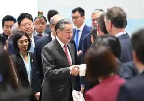 中国外交部宣布！
 
2月9日，中国外交部正式发布消息：外交部长王毅将于2月10