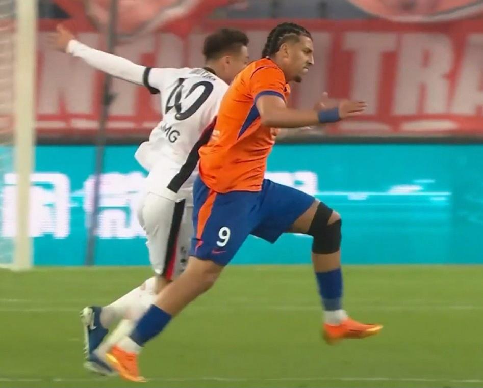 这你敢信？五外援赢不了人家单外援！山东泰山主场1-1被残阵海港逼平，上海队小将杨