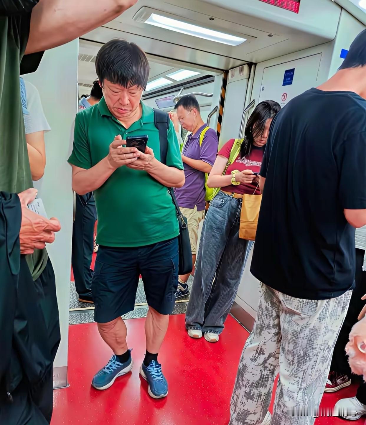 老胡还在用“环球时报总编”的光环收割流量吗？以前可能有那么点擦边，但是现在还是他