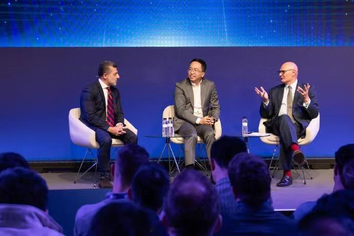 2024 MWC世界移动通信大会荣耀正式发布了全新的AI使能的全场景战略，推出平