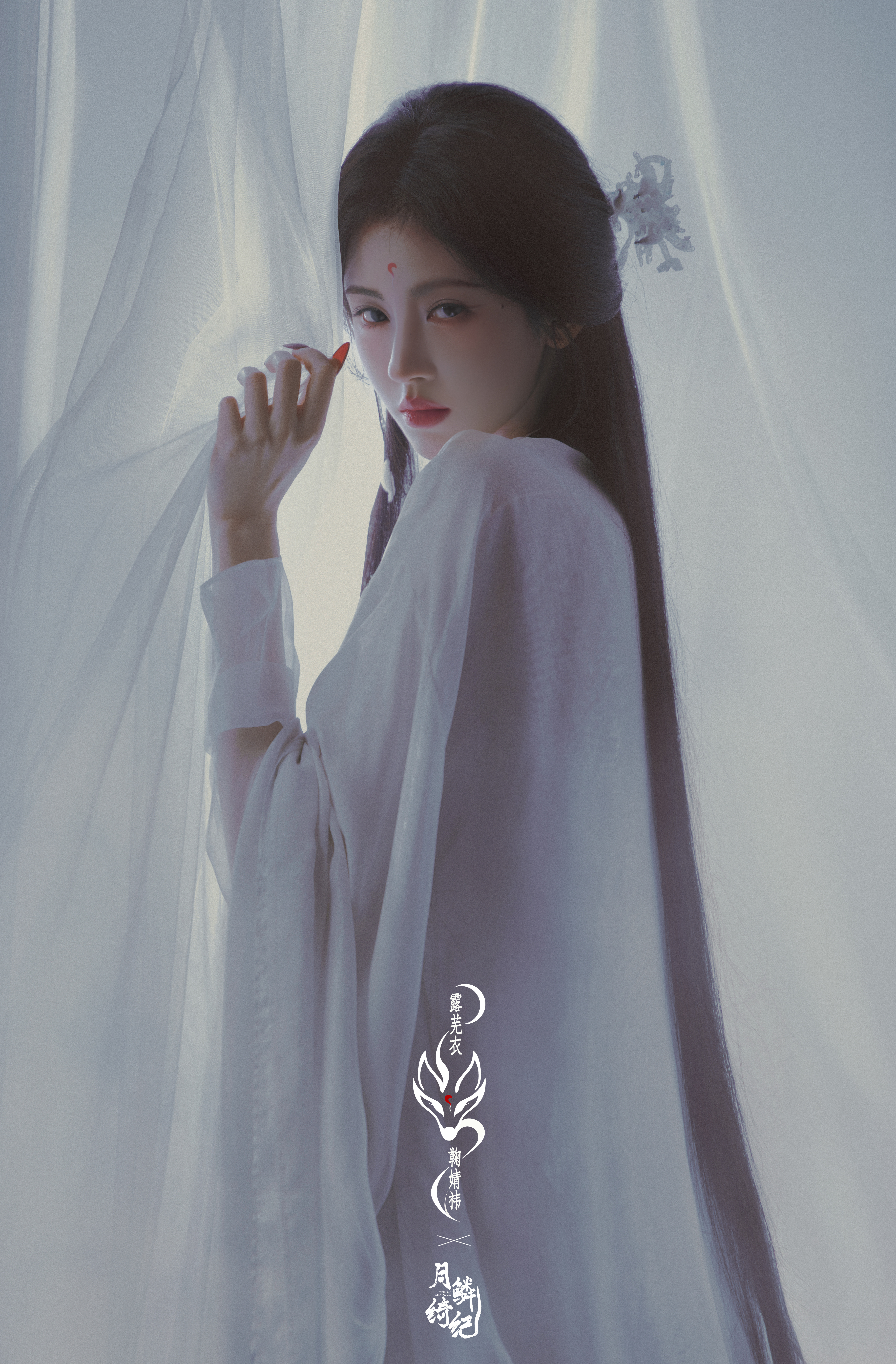 鞠婧祎发月鳞绮纪定档《月鳞绮纪》官宣定档4月1日，鞠婧祎饰演九尾狐露芜衣，携新剧