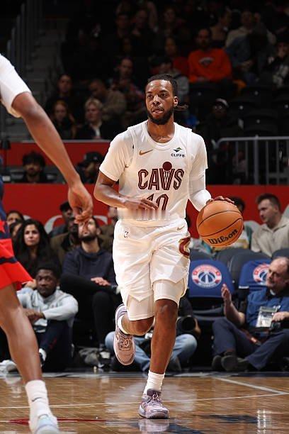 加兰这表现证明了一点，180+小后卫的黄金期太短了，一不小心可能直接退化到没有大