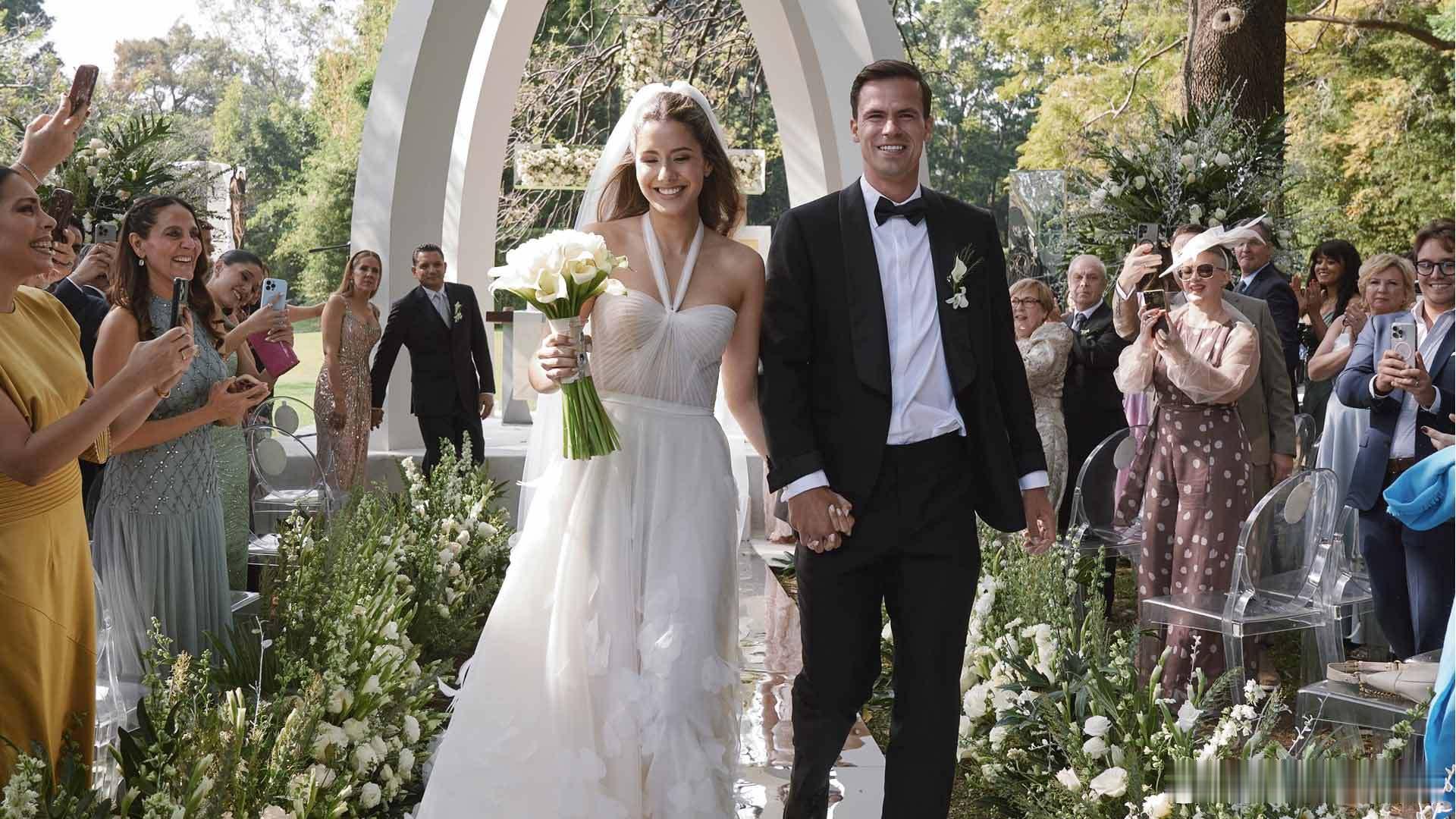 迈入人生新阶段 💍德国选手阿尔特迈尔和未婚妻Paulina Nieto在墨西哥