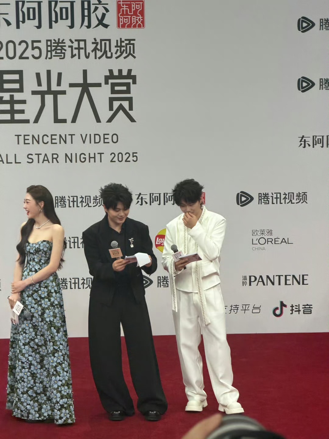 娱乐高超高越主持星光大赏星光大赏主持双高胎星光大赏主持双高胎，你怎么在这啊！！ 