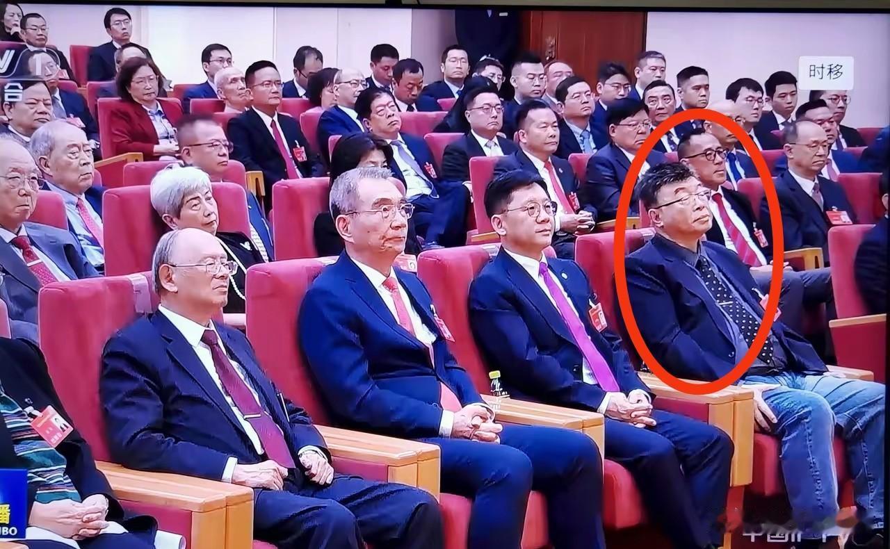 大会开始了，馆长人在哪里？
  台湾光复80周年纪念大会在北京举行，人家在开大会