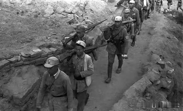 抗战中，吕正操部被包围，战斗激烈，日军越来越多，吕正操迟迟不突围。众人急喊“再不