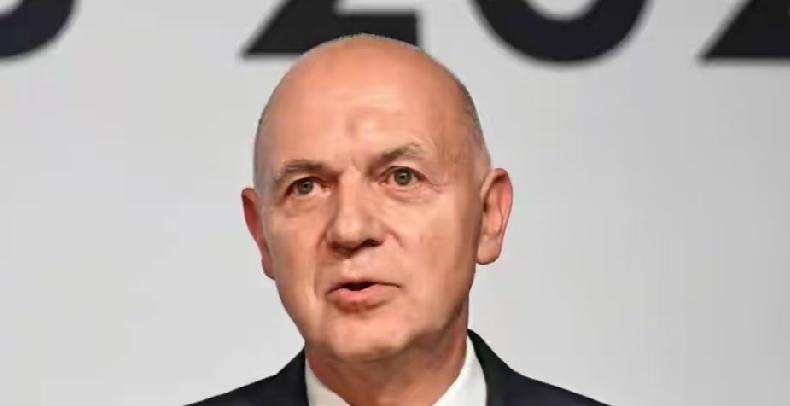 英格兰后卫夸安萨红牌停赛，本该缺席世界杯关键战。可英国议员直接写信给因凡蒂诺：凭