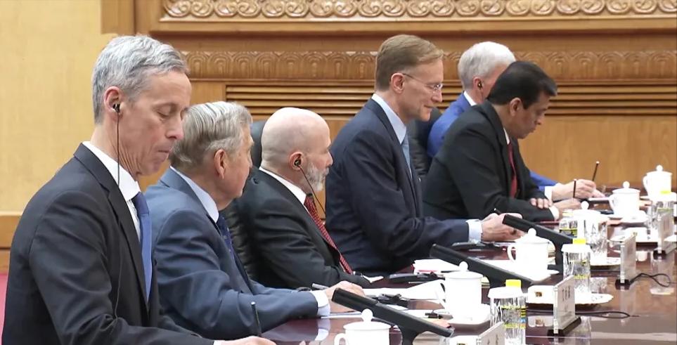 🌙西方政要排队访华，这代表着我们中国将快速成为世界的核心呢？

错了，恰恰相反