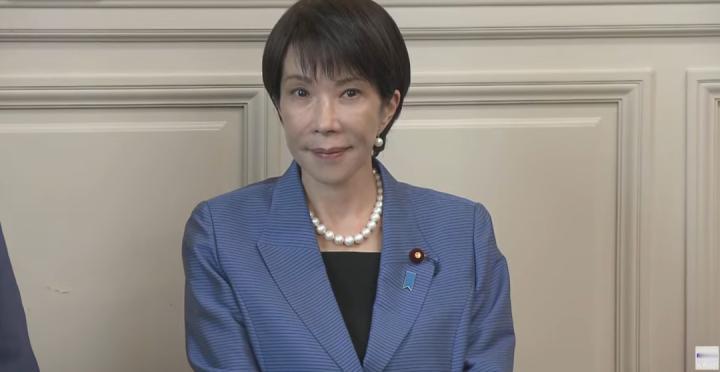 高市早苗层出不穷的荒诞外交操作，从来不是个人性格古怪，而是日本内政溃败、执政无牌