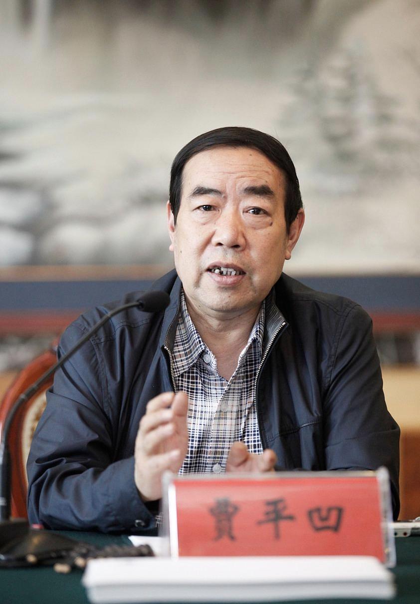 莫言的《红高粱》被拍成了电影。陈忠实的《白鹿原》被拍成了电影。刘震云的作品被拍成