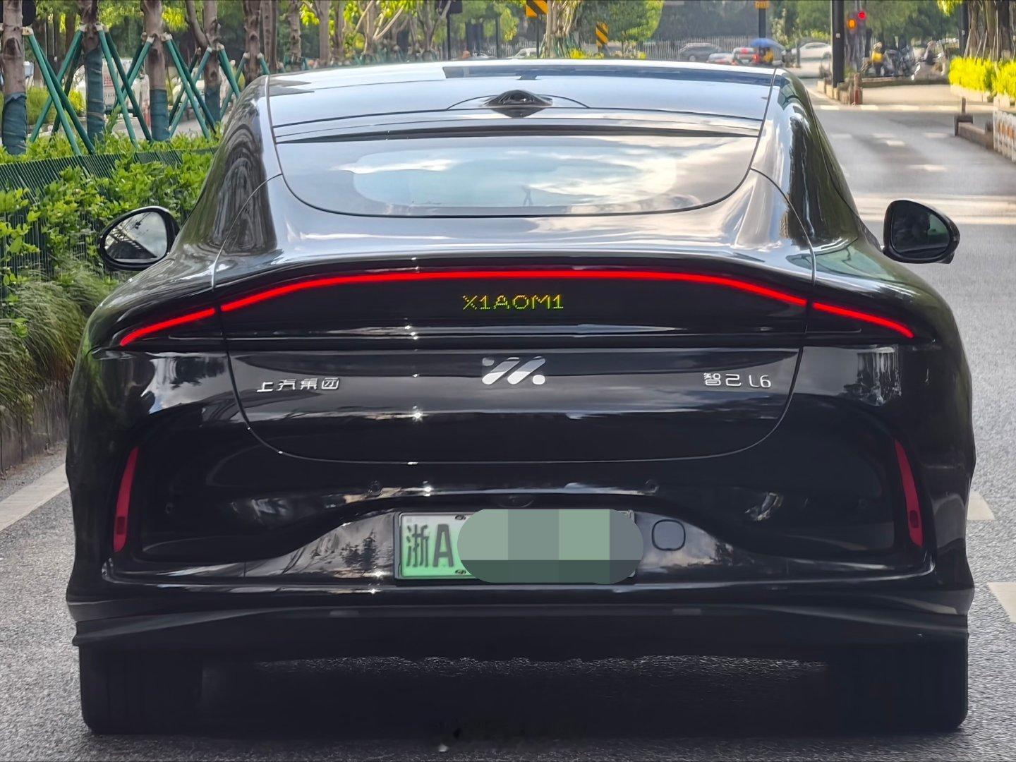车是智己车，心是小米心。智己智己LS6