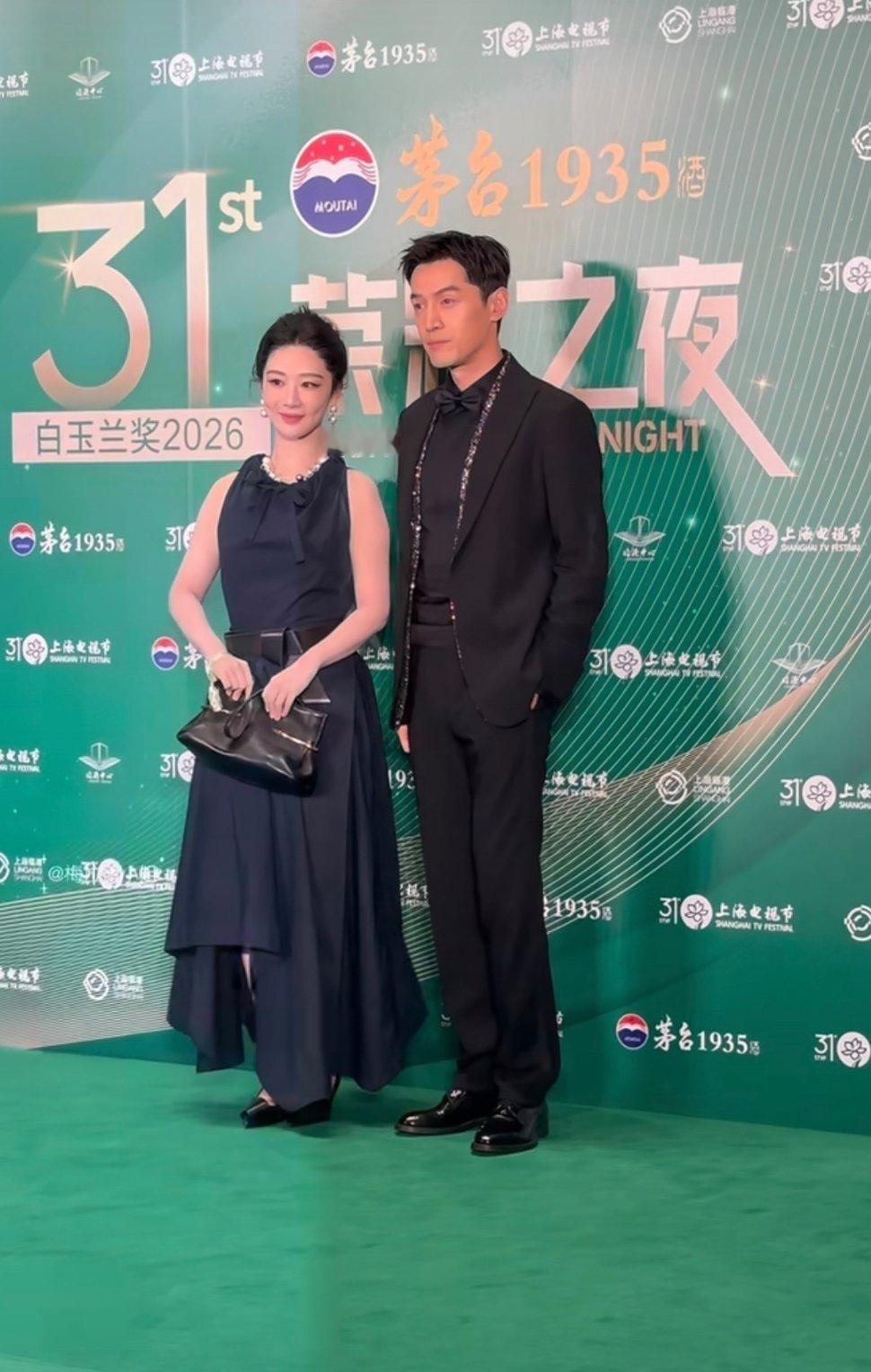 紫米爱看的天鹅颈…… 