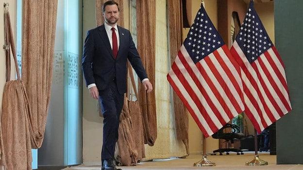 万斯警告美国撤出中东将引发“全球能源危机”

美国副总统JD·范斯周三警告称，美