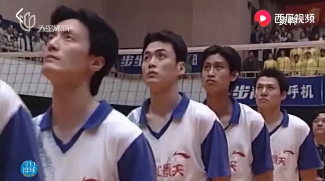 沈富麟时期的上海男排
印象深的有
余国华，快球有特色
吕宁馨左撇子接应，弹跳好，