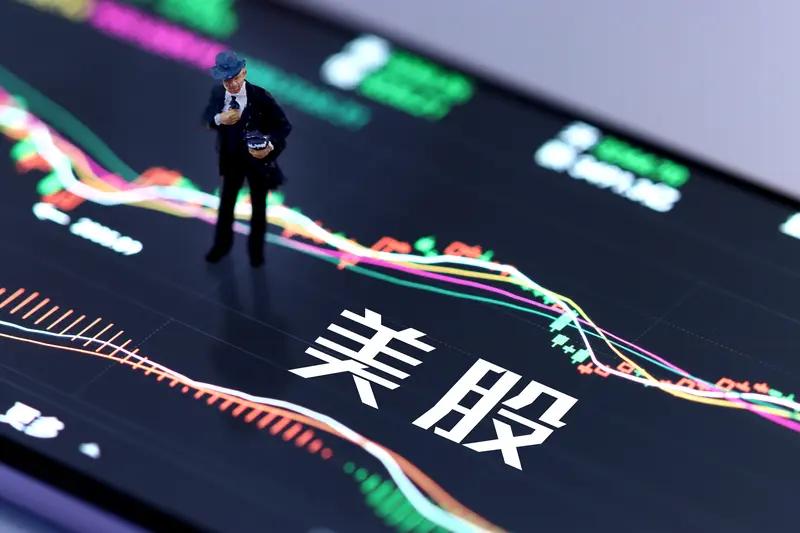 特朗普改口取消100%关税，
背后竟是美股
蒸发1.65万亿美元的真相
特朗普之