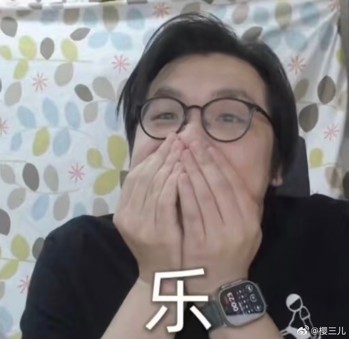 庆祝这个雌鹰般的女人，恢复80%俯卧撑水平，并成功穿上所有以前的衣服！ ​​​