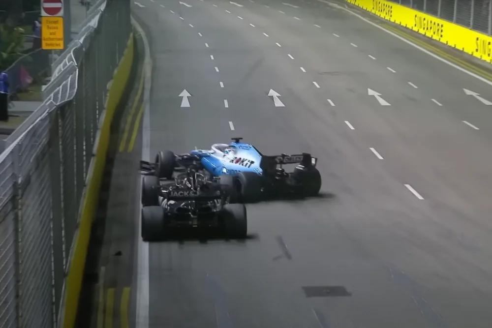 #F1冷数据# 拉塞尔在过去4场新加坡大奖赛都发生过撞车事故图1：2019年，和