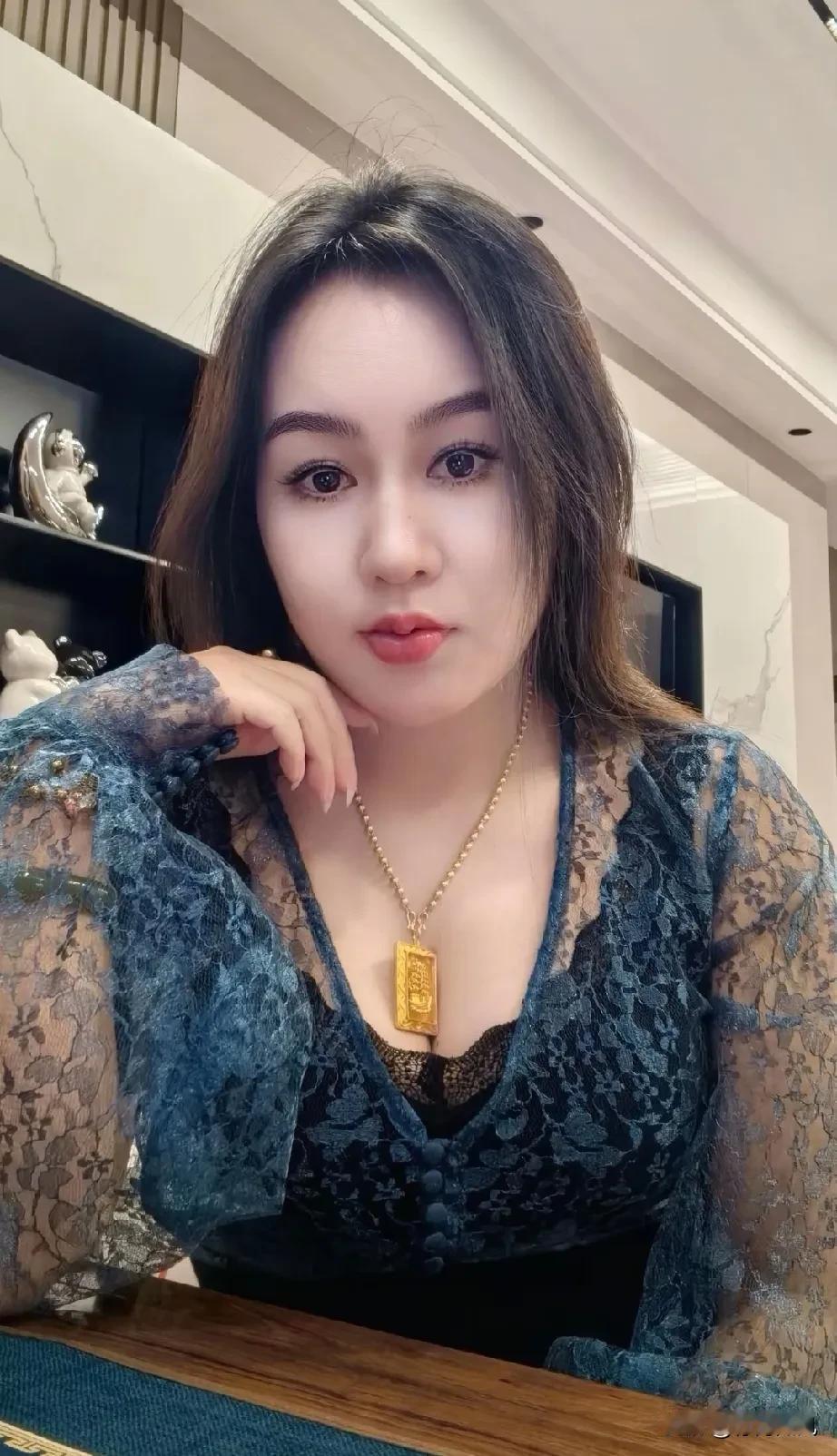 86年
40岁
跌跌撞撞又一年
还是没有挣到钱
除了年龄长一岁
其他一无所获
