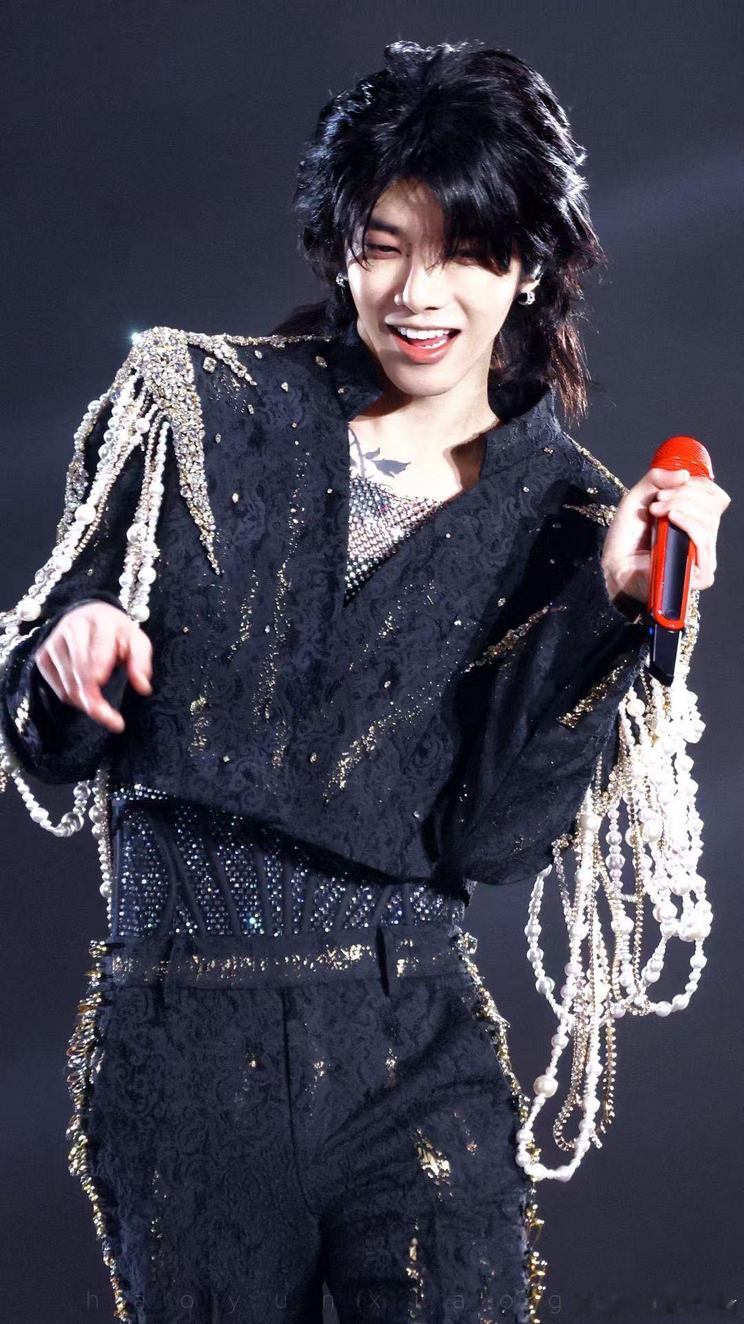 华晨宇这就是你养的死士吗华晨宇粉丝根本没有瓶颈期 火星妹备战演唱会也太拼了，为了