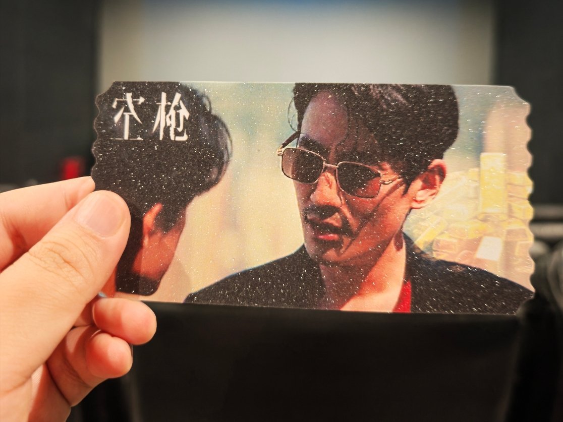 空枪整部片子观感很奇特：主角本就是反派，不能洗白，但他的疯狂人生、尤其是与富商的