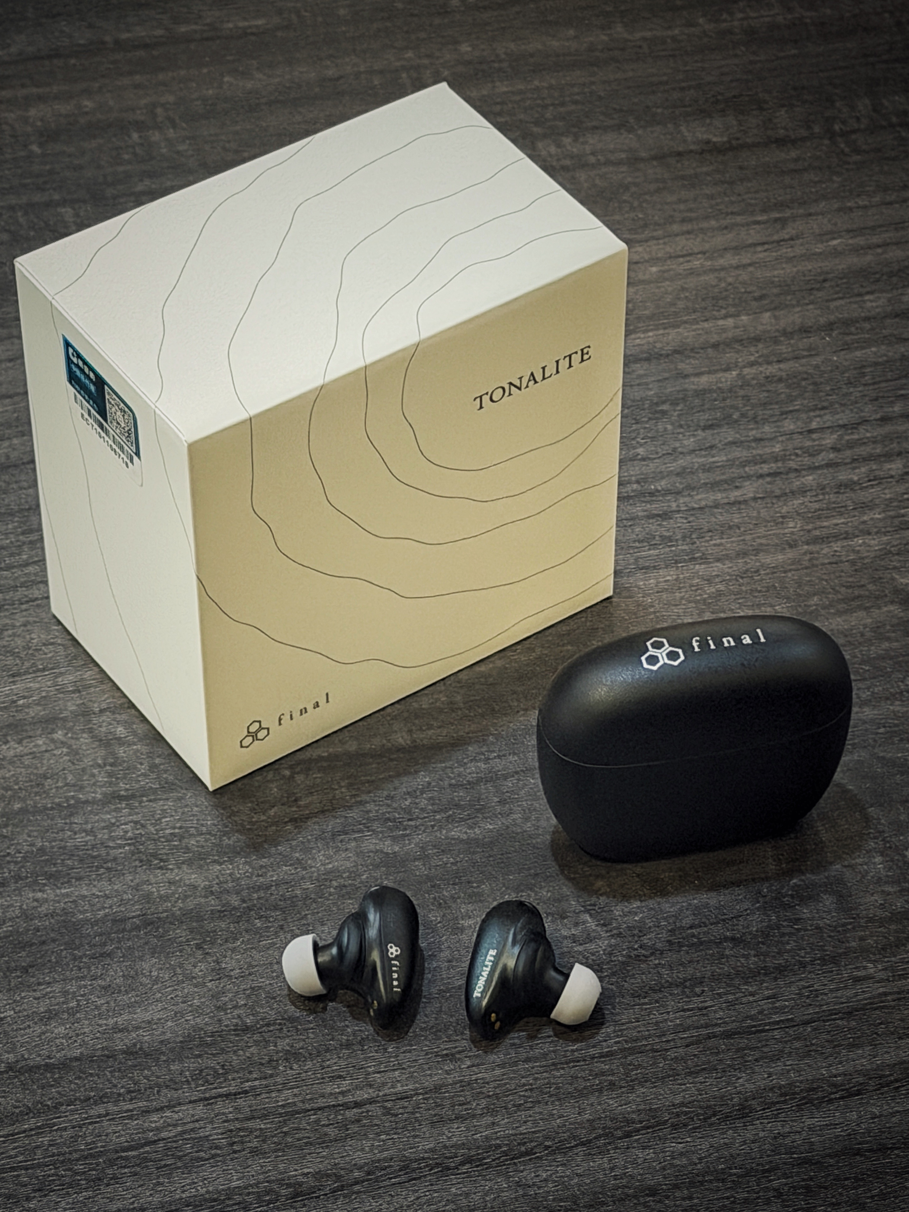 之前朋友得知我丢了耳机，反手寄了算高端品牌的日本final出品的Tonalite