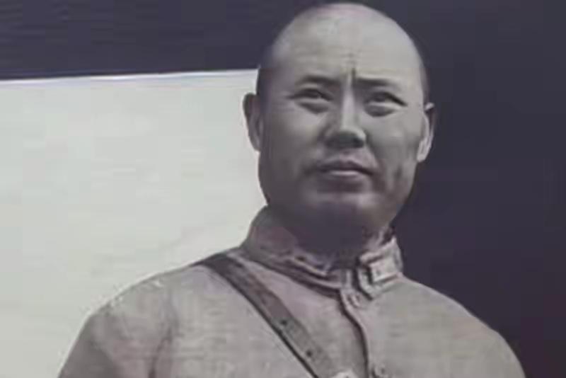 和平解放北平时，傅作义曾把希望寄托于美国军事介入及支持，直到被解放军包围，切断海